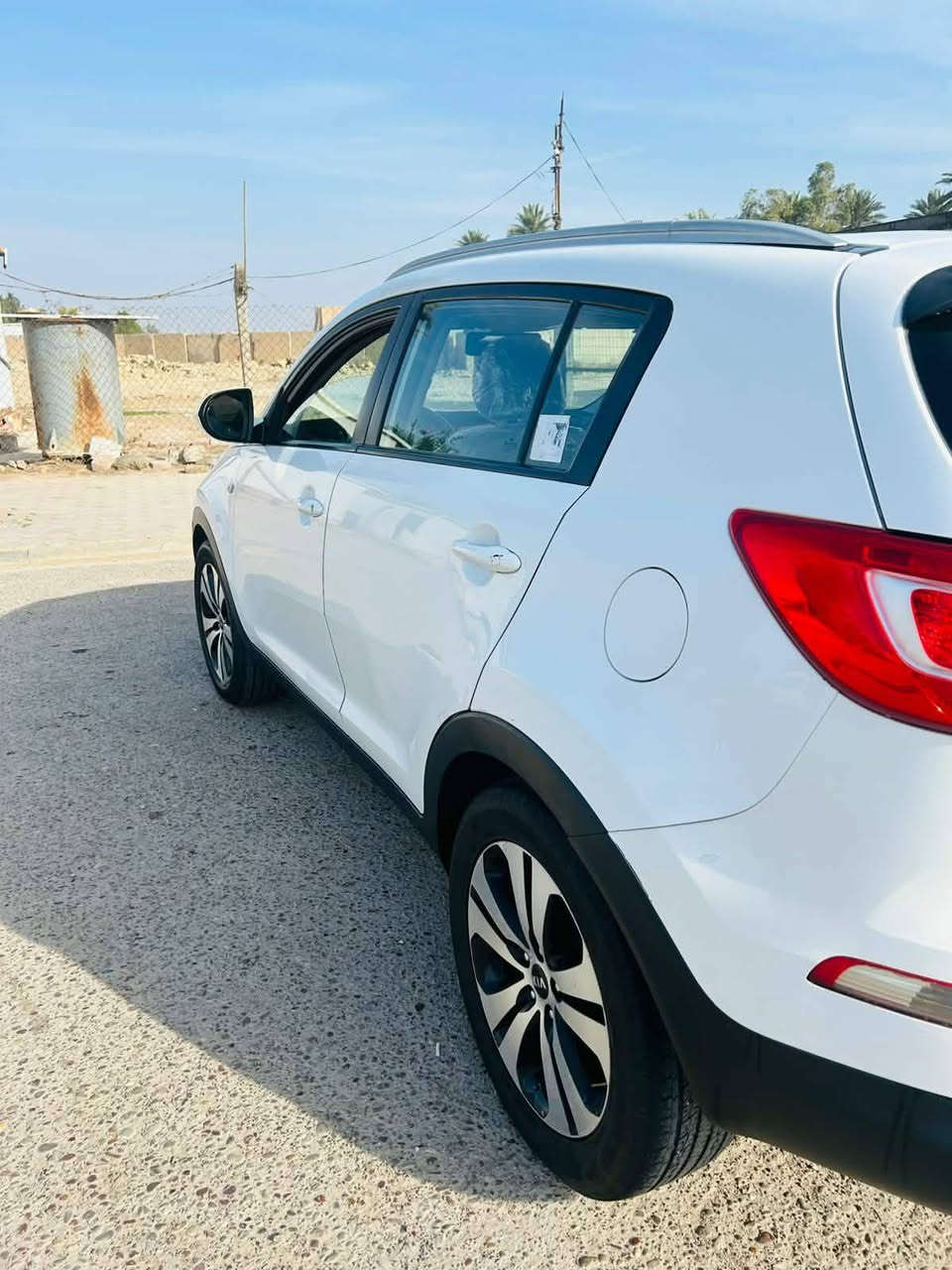 كيا سبوىتج موديل 11خليجي 
بسمي الرقم الجديد وهزة جديده 
مكينه 2000دوش 
تحكمات ستيرن 
بانروما
تبريد ثلج 
تخم تاير 
حساسات ابلاديه 
كامرة بلاديه 
بيهه كم بارد بسيط بدون صبغ ومعجون مكان السيارة بغداد 
السعر 135 بيها مجال 
***********
صاحب السيارة علي شهاب
