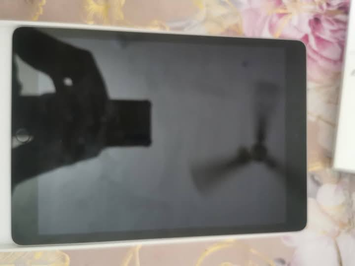 السلام عليكم ايباد 9 ذاكره 64 نظيف جدا كارتونه موجود الاصلي مع كيبل اصلي ايباد نظافه فول ممتازه سعره225 مكاني بصره رقمي *********** متواجد واتساب اهلا وسهلا بيكم مستعجل على بيعأ
