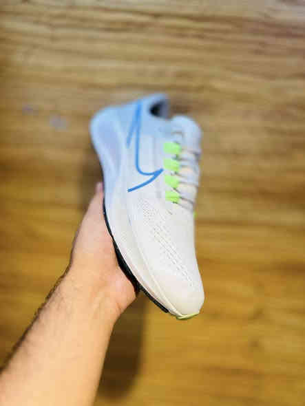 نايك زوم 
باله امريكي اصلي 
قياس 44.5
طول القدم 28.5
النظافه 100.100
توصيل جميع المحافظات 
للحجز واتساب 
***********
