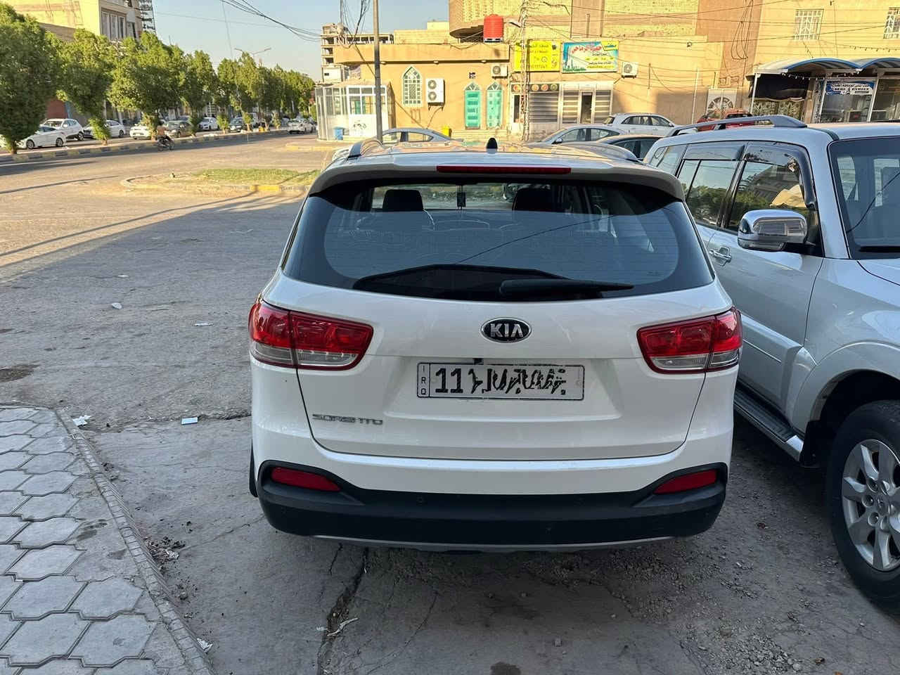 البيع السعر مناسب جدا 

كيا سورنتو 15 شكل 2016 خليجي رقم بغداد الماني
 محرك 4 دوش2400 ماشيه 230 
المواصفات فول ايرباك   +ترحيب +شاشه وكامره +نظام خرائط+مري شفط +حساس امامي +خلفي +سبعه راكب +ثلاث قطع تبريد +ويل كروم +وباقي المواصفات الاعتياديه 
السياره كفاله عدا بنيد مبدل اصلي 
السياره معروضه بسعر حلو ١٦٠
جاهزةً فقط حدادية ٧٠بل ميه 
رقمي*********** 📱اتصال
العنوان النجف
