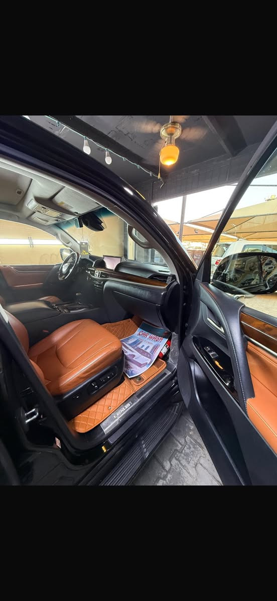 السلام عليكم لبيع لكزز بريم اصل داخل مشمشي جديدة السيارة ماشية ٧٢ مكفولة من كلشي  ***********  ***********@
