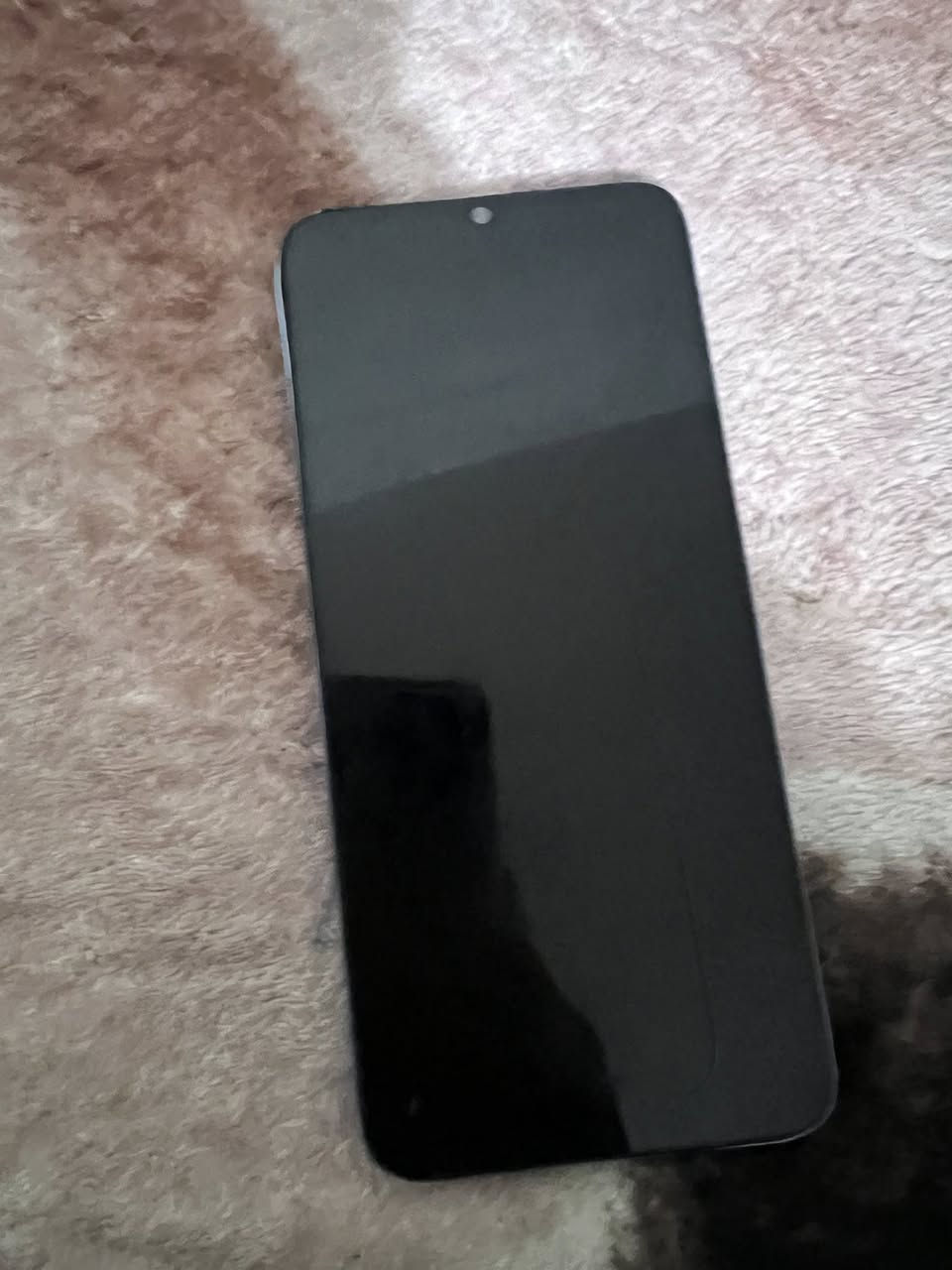 السلام عليكم ورحمة الله وبركاته شلونكم 
‏شباب عندي موبايل للبيع ***********￼
