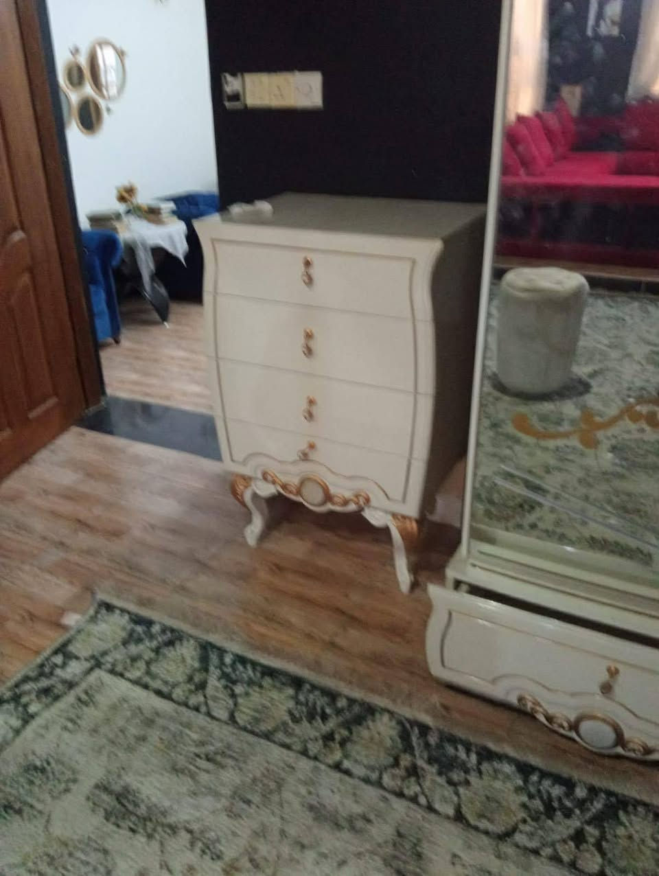 ماخذتها ب٣ ملايين مستخدمتها قليل جدا جنت مسافرة مبيها شخط

الميز تواليت الجام الوسط لد شمسي
الجرباية لدات بالجام الي باطراف الجرباية 

جربايه بيها ميز بالاطراف (٣ قطع)
كنتور
ميز تواليت
مرايا
ميز 
يعني 
٧ قطع
 عنوان كوت حي الجامعه  السعر مليون ونص بمجال الشراي  بالحقيقه بعد احلى مظلومه ب والصور


**إذا كنت صاحب هذا الإعلان وتريد حذفه لأي سبب، رجاءا أرسل رسالة إلى الدعم الفني**