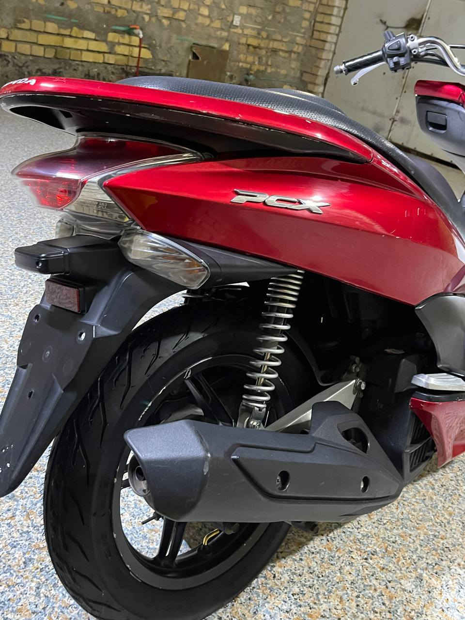 دراجة PCX
،جيل اول ياباني JF محرك ١٢٥ 

كوت حي السياسيين 

السعر:  1.300 و بيها مجال 

***********
