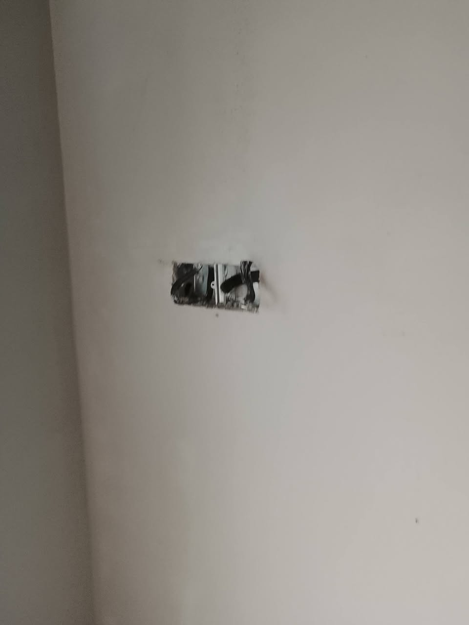 تسسي ربط كهربائي عمام ربط وطني عل عامود شقلي تحت اشعار لاتباوع وارك وبسعر مناسب ***********
