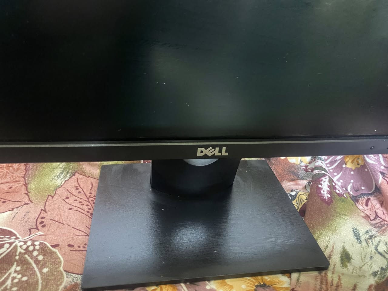 شاشات حجم 19و20
منفذ دسبلي بورت
حجم 19 ب25
حجم 20 30 الف
توصيل موجود
***********
