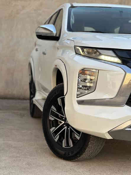 ميسربوشي مونتيرو ياباني  مواسفات خليجي واحد علا واحد ماشي ٨٤ الف كيلو متر  سبوغ بيها جاملغ سكن بدون ارباك  محرك ٦سلندر    موديل ٢٠٢٢  ***********سعر٢٢٥ بيها مجال
