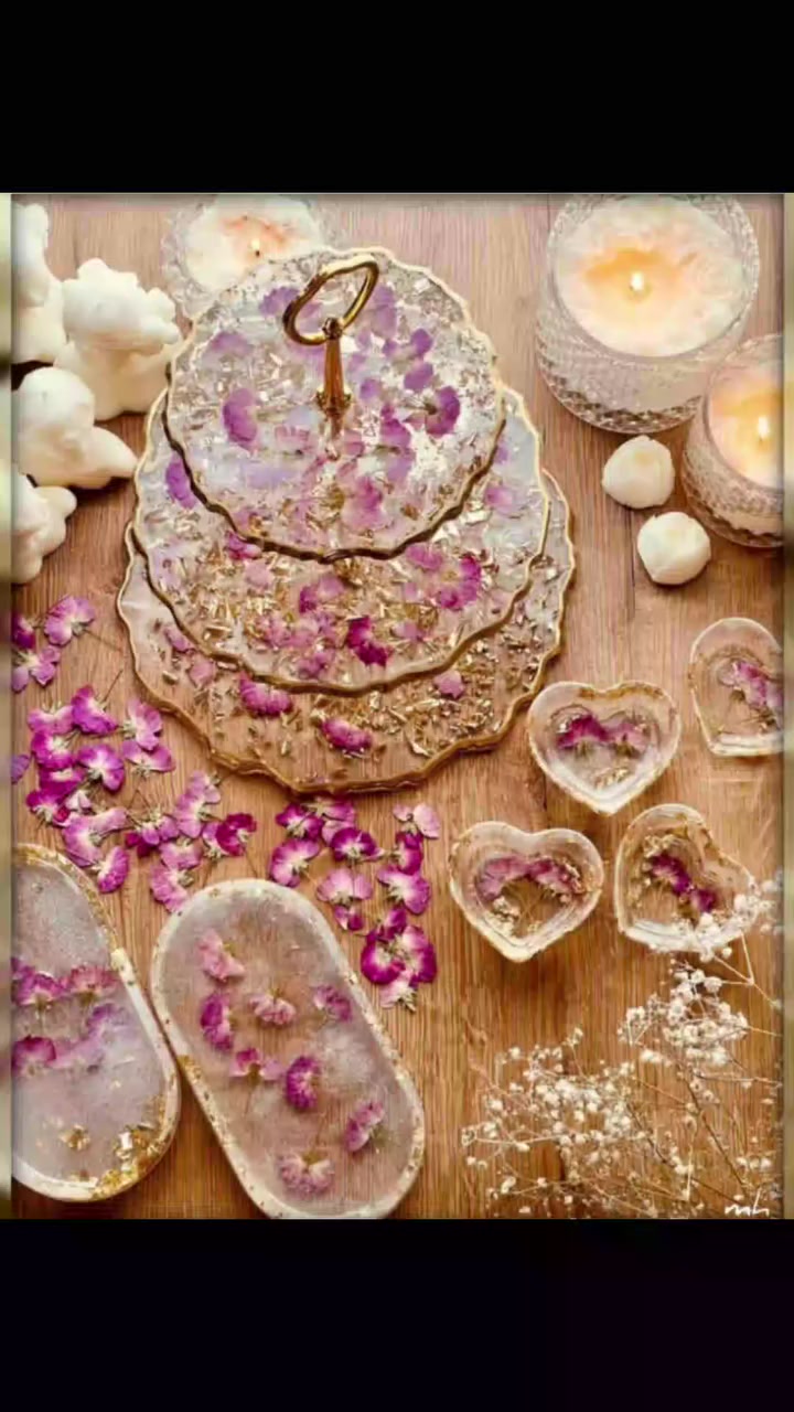 لأن الورد لغة لا تموت.. قررنا نحفظه للأبد! 🌹✨
هل فكرتِ يوماً أن باقة ورد حفل زفافك أو أول هدية من شخص عزيز يمكن أن تبقى معكِ بكامل تفاصيلها لسنوات؟
في [Shine & Soul Resin 🌷]، نحوّل ذكرياتكم الجميلة إلى قطع فنية من الريزن الشفاف بجودة احترافية. نعتني بكل بتلة، ونضمن لكِ صفاءً زجاجياً يحمي الورد من الذبول أو التغير.
لماذا نحن؟
تجفيف احترافي يحافظ على لون الورد الطبيعي.
ريزن عالي الجودة مقاوم للاصفرار.
تصاميم حصرية (كوسترات، صواني، قوالب ديكور، مضايف، حروف).
📥 أرسلي لنا صورة باقتك الآن واستشيرينا في التصميم المناسب!
#ريزن #ورد_طبيعي #هدايا #صواني #كوسترات #مضايف #ديكور #فن #resin #سوريا #اكسبلور #حروف_ورد
@الجميع


**إذا كنت صاحب هذا الإعلان وتريد حذفه لأي سبب، رجاءا أرسل رسالة إلى الدعم الفني**