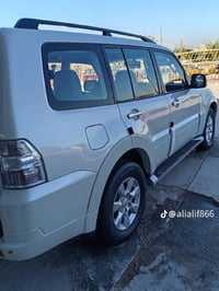 ميتسوبيشي باجيرو • تفاصيل • بالخاص