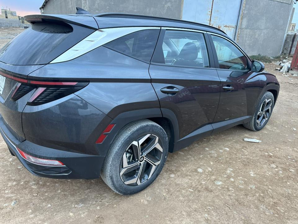 السلام عليكم
توسان 2022 وارد امريكي
لون فيلي 
( فول مواصفات  )
فتحه بالقماره 
محرك 2500
رادارات امامي وخلفي وجوانب
لايت زينون بكلايت لد
كامره خلفيه
صندوق كهربائي ( شفط ) 
 شاشه   كبيرة حجم 20 انج (لمس)
بصمه + بصمه ابواب لمس
انارة ترحيب بيدات الابواب من الخارج
انارة داخليه لد
شاحن ذكي ( وايرليس )
كيج الكتروني متعدد الالوان
تحكمات ستيرن
كشنات تدفه امامي 
تبريد خلفي
سايد بريك بصمه
نظام اوتو هولد عند التوقف
ويل كب حجم 19 كروم 
تشغيل عن بعد 
نظام السائق الالي 
نظام الخروج عن المسار
إشارة بالمرأة
تبريد لمس (بيانو)
نظام التوقف الذاتي امامي وخلفي عند الاقتراب
وبعد بيها اهوايه مواصفات
رقم ميسان  بسمي
السعر190السياره كامله من كلشي متصرف عليها 
وبلعافيه على ياخذها 
مكان السياره العماره
***********
