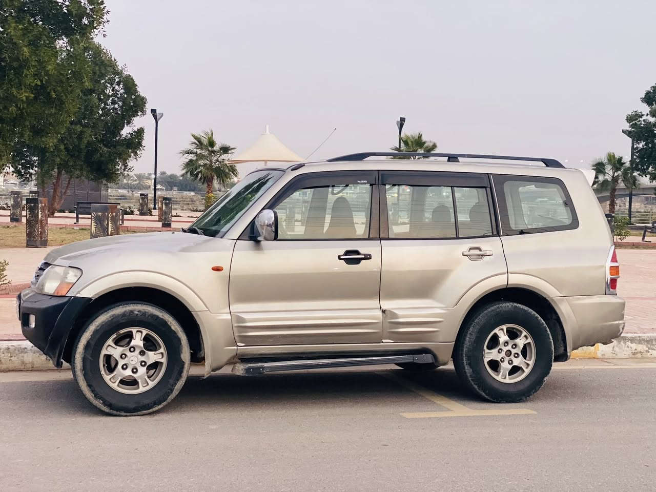 🚙 باجيرو ميتسوبيشي 2002 للبيع
باجيرو نظيف وخير من الله، دفع رباعي أصلي 4×4، جاهز استخدام وسفر 👍

✅ المواصفات:

• محرك بلادي

• 7 ركاب

• تبريد 3 قطع ❄️ تبريده ثلج

• جام كهربائي

• مرايات شفط

• شاشة

• بدون صبغ

• بيه بارد بالجاملغ من جهة اليمين بدون صبغ (موضح بالصور)

• يرادله فقط صبغ للدعاميات

🛠️ الفحص مفتوح: تفحصها يم أي شخص يعجبك

📄 السنوية باسمي وجاهزة للتحويل فوراً

💰 السعر: 75 ورقة وقابل للتفاوض للجاد فقط

📍 الموقع: الأنبار – الفلوجة

📞 واتساب / اتصال: ***********

⛔ الدلالين يرجى عدم الإحراج

🔥 السيارة جاهزة وما تحتاج شي غير المذكور
