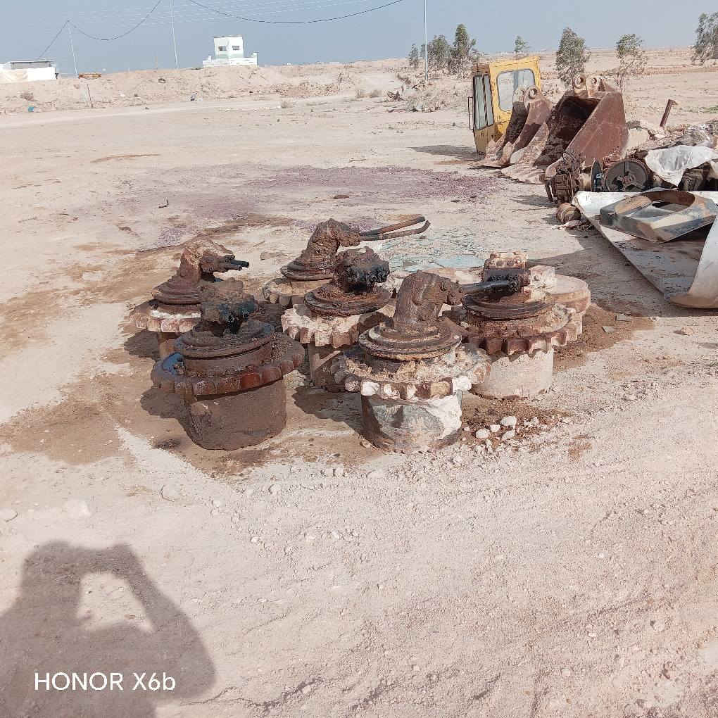 السلام عليكم تفصيخ حفاره هيتاشي موديل ٨٥ للبيع مكانها الرمادي للاستفسار الاتصال على الرقم ***********
