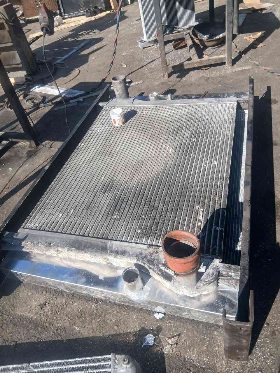 تصليح وتنظيف وتشيش وتبديل  جميع نواع الراديترات صيانه موقعيه ***********
