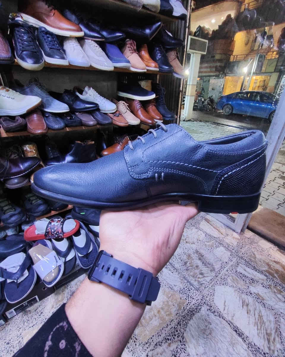 ماركة LLOYD صناعة ألمانية حديثة 
رسمي لون نيلي طبي خفيف الوزن 
قياس ٤٢ ونصف 
السعر ٧٥ ألف شامل التوصيل 
مكان كرادة داخل مجاور دايموند مول في فرع علاء حداد محل الأيطالي الايطالي


**إذا كنت صاحب هذا الإعلان وتريد حذفه لأي سبب، رجاءا أرسل رسالة إلى الدعم الفني**