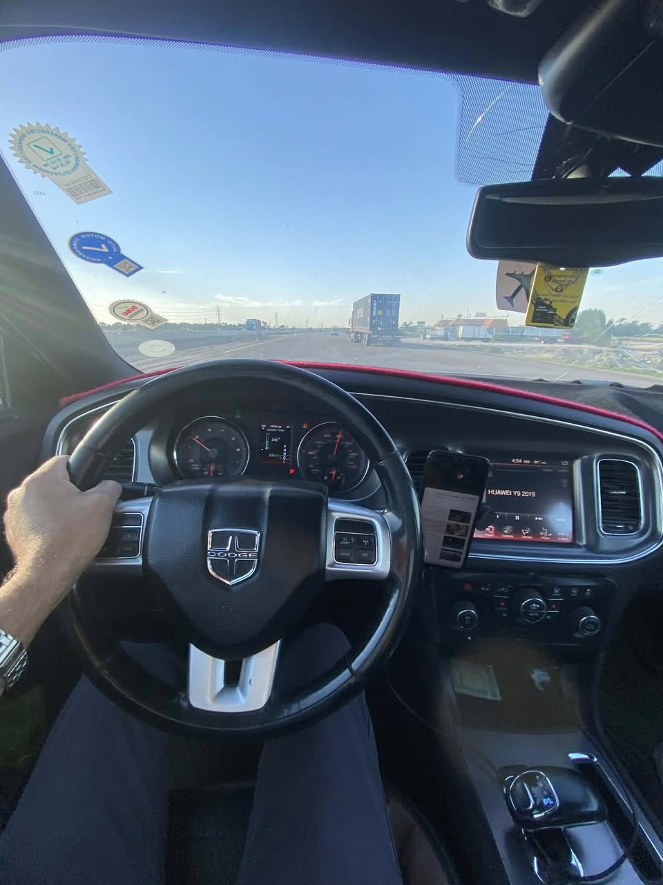 جارجر موديل 2014 رقم بغداد ب اسمي لون نيلي حادث جاملغ وبنيد ماشيه 270  شاشه جبيره كير طياره لسياره بيع او مراوس حسب القناعة السعر 143 وبيها مجال واتساب واتصال موجود ***********
