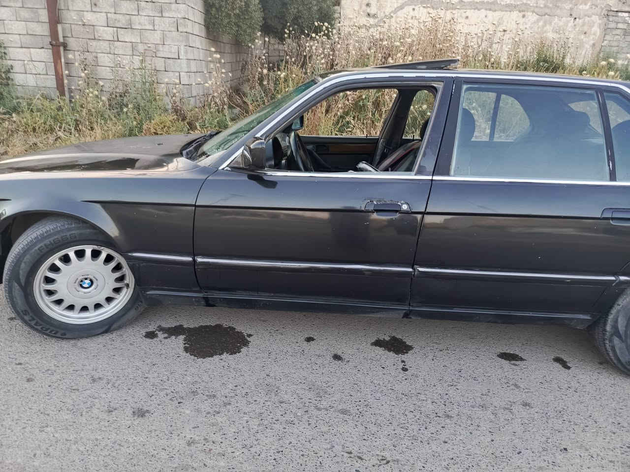 للبيع BMW حجم 700 كير محرك شرط
مصبوغه عام موديل 91 كير توماتيك 
رقم نينوى ألماني شرط التحويل كابون بانزين بيها 
السعر 45 وبيها مجال للاتصال ***********
