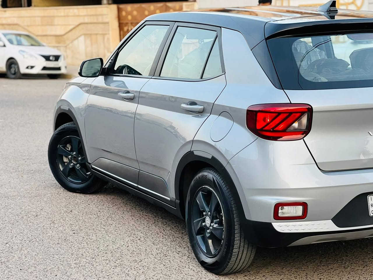 السلام عليكم
للبيع هونداي فينو 2021 مكينة سمارت الجديده دبل نوزل رقم بغداد مشروع وطني أرقام انگليزي بأسمي تحويل مباشر حادثها فقط بنيد صبغ وهنا بالعراق صبغ ربع باب عكس السايق السعر 130 وبيها مجال مكاني بغداد السيديه حي الإعلام تواصل واتس اب ***********
