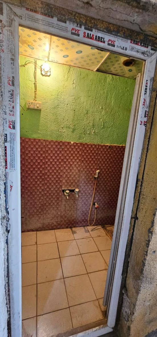 بيت للايجار في الابله يحتوي على غرفه وصاله ومطبخ ومشتملات السعر 300 الف شامل الماء والكهرباء
واتس ***********
