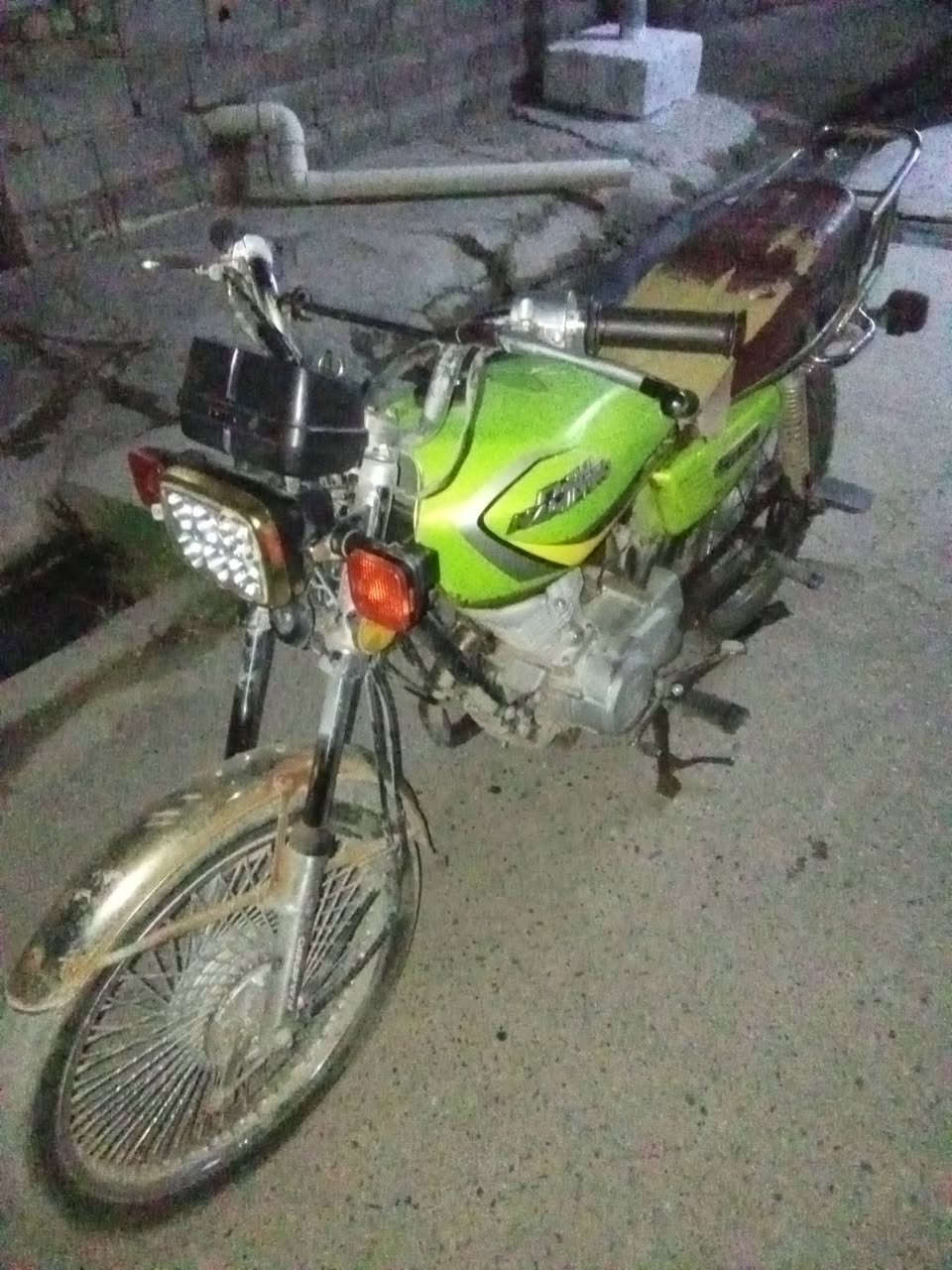 دراجه موديل 22 للبيع اغراض كامله بيها نظيفه بس اوراق محروقه،***********
