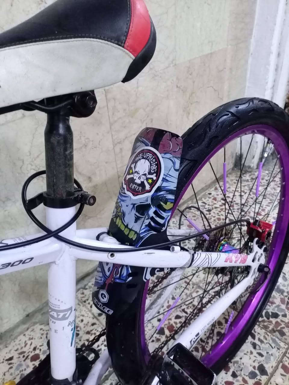 السلام عليكم بايسكل استعراضي للبيع نضافه100/100 التزويد
ستيرن استعراضي
بريك هايدروليك 
بطيخه سبع اللون زوج (امامي مشادة موجودة) 
دشلي 10 (غير هذا حجم كبير) 
عقرب شفتر 
السعر 275 وبي مجال المو شراي لا يكسر بالسعر 
مكاني قرب مركز شرطه الجعيفر  الاستفسار على هذا الرقم ***********
