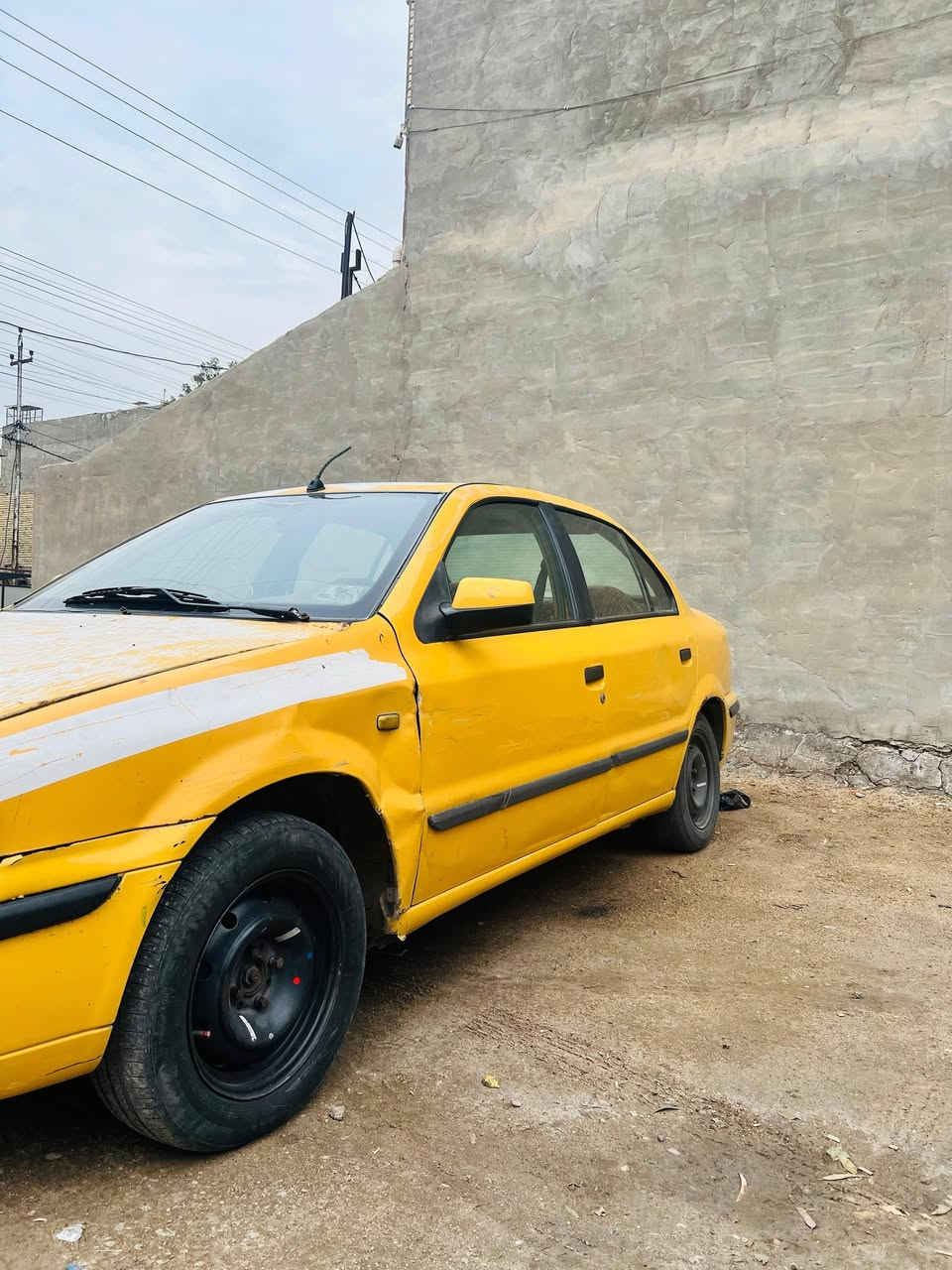 سلام عليكم سمند موديل 12
السياره بيها كازكيت
هيئه ماسجله تاير نضيف
صدرها جيد
سياره عرضها ب 28ورقه
هيئه والغرمات ينزلن من سعر السياره
العنوان بغداد شهداء البياع 
***********
