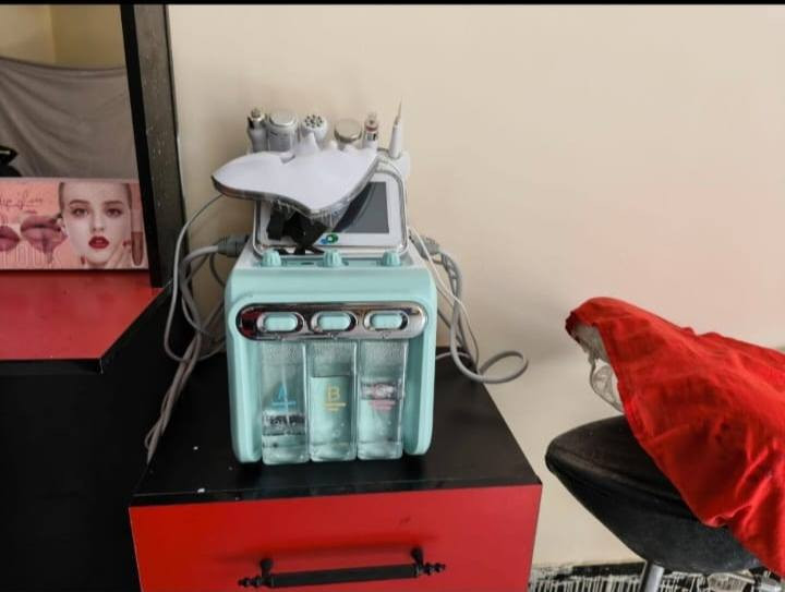 السلام عليكم
قراض للصالون نسائية للبيع بسعر مناسب 
***********
***********
