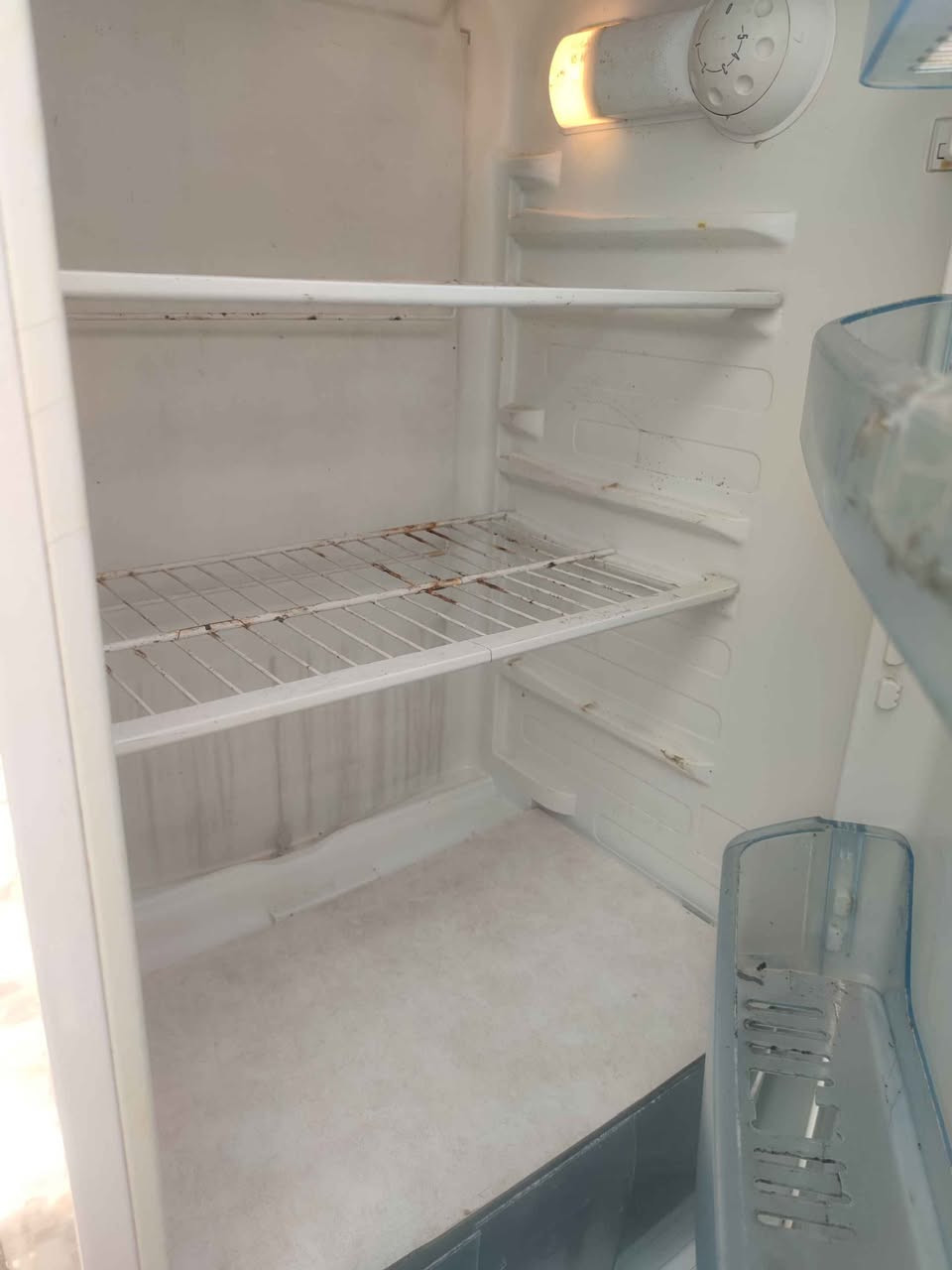 ثلاجة BEKO حجم كبير للبيع ❄️
الحالة: تعمل بشكل جيد جدًا
نظيفة جدًا 
التبريد ممتاز والفريزر قوي
العيب الوحيد: كسر بسيط في يدة الفريز
السعر مناسب

للطلب مراسلة الصفحة بغداد, العراق


**إذا كنت صاحب هذا الإعلان وتريد حذفه لأي سبب، رجاءا أرسل رسالة إلى الدعم الفني**