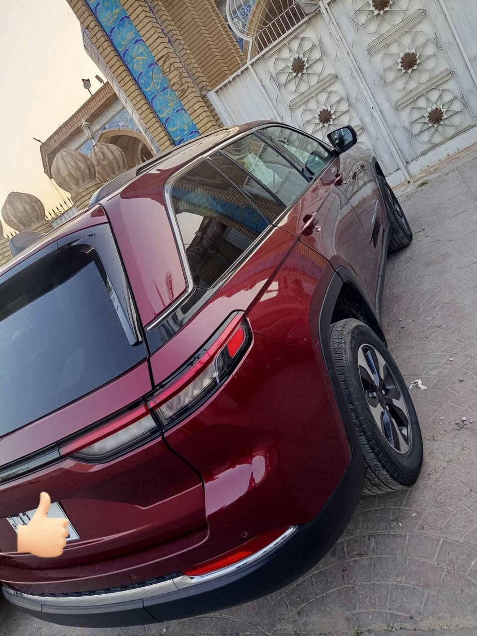 سلام عليكم
 البيع 
جيب شيروكي هايبرد
 موديل 24 
مواصفات فول 
 حادثها جاملغ وبيند وباب يمنى 
تبديل نفس اللون 
مكان سيارة بغداد 
رقم الهاتف ***********
