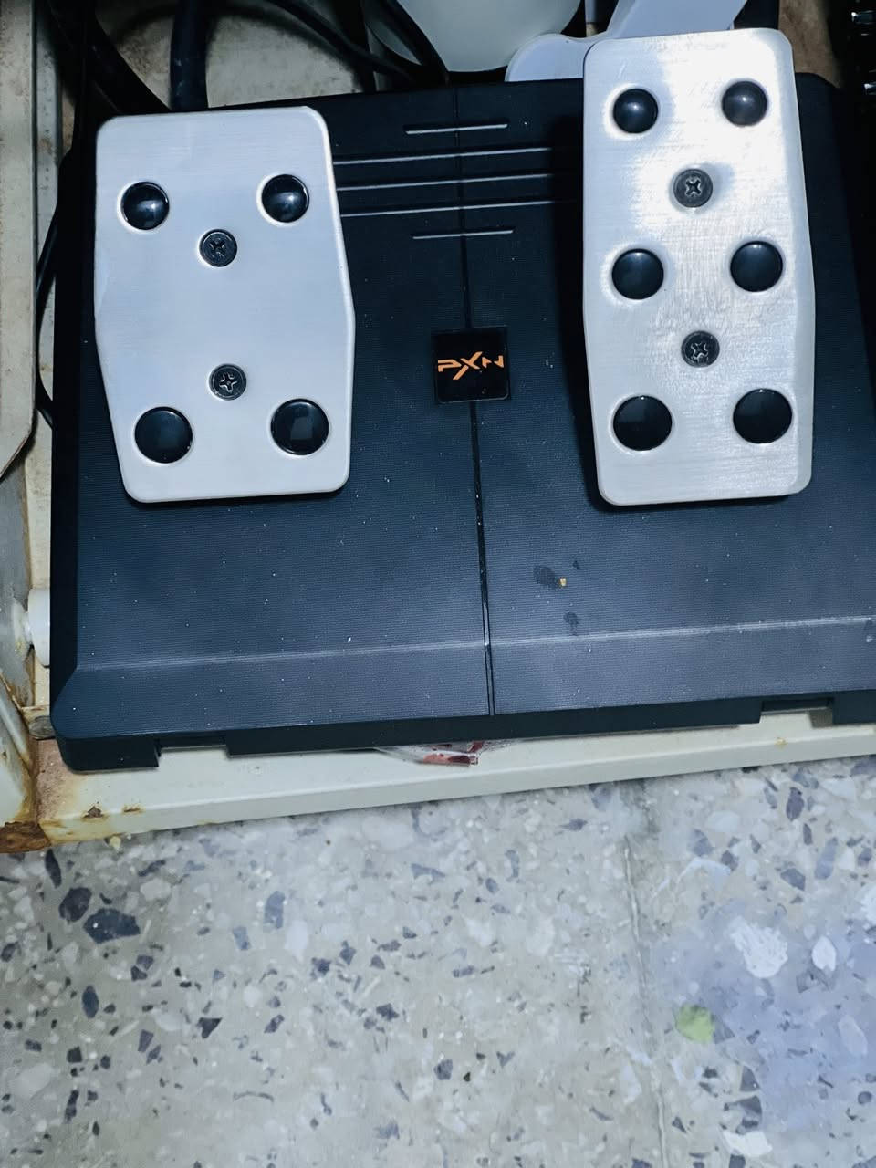 سلام عليكم دركسيون للبيع +قرص يشتغل على جميع الالعاب حديث السعر 150 قفل 🔒المكان السماوه الرقم ***********
