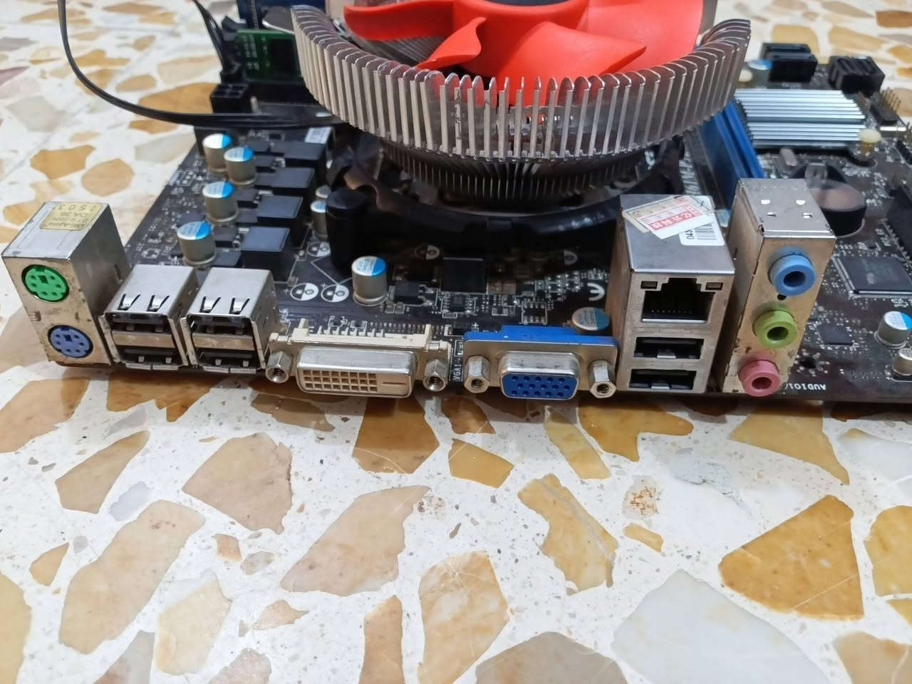كومبو للبيع 
بورد msi + مبرد 
معالج i5 2400
رامات 10
توصيل موجود


**إذا كنت صاحب هذا الإعلان وتريد حذفه لأي سبب، رجاءا أرسل رسالة إلى الدعم الفني**