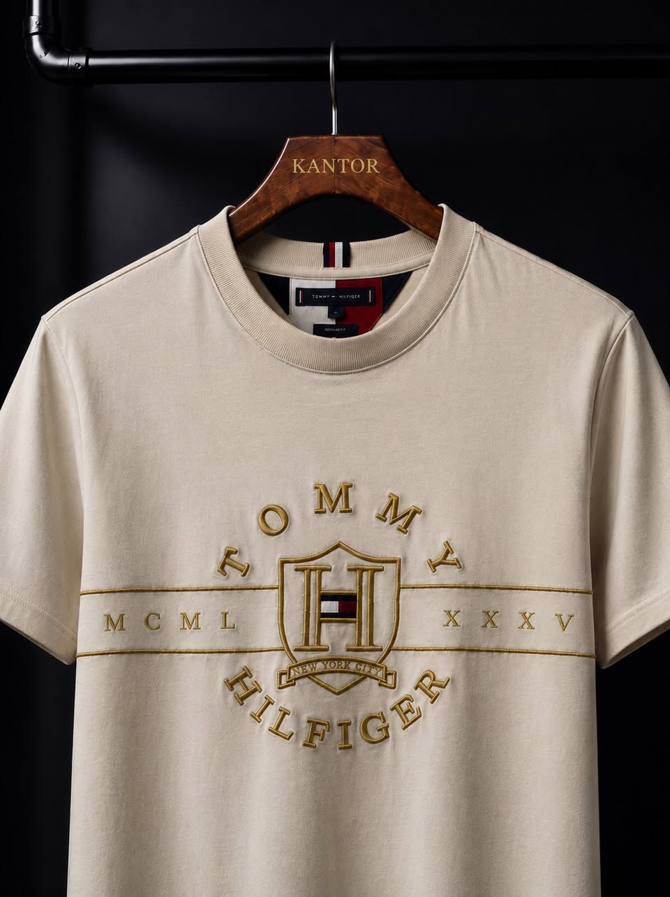 TOMMY HILFIGER 
تيشيرت ياخة حلقة ماركة تومي هيلفيكر 
لون بيج 
شعار وسطي تطريز بلون ذهبي 
قالب Regular Fit 
ستايل مميز 
بلد الصنع : مولدوفا 
القياس : L 
عرض الصدر : 57 سم 
توصيل مجاني داخل بغداد وباقي محافظات العراق 🚚


**إذا كنت صاحب هذا الإعلان وتريد حذفه لأي سبب، رجاءا أرسل رسالة إلى الدعم الفني**