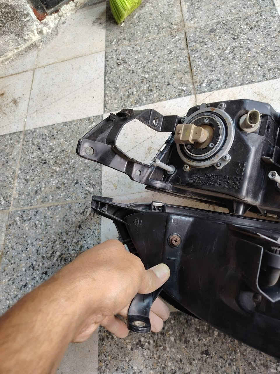 سلام عليكم لايتات مارك نفخ حاويه للبيع ب١٥٠قفل العنون نجف ***********
