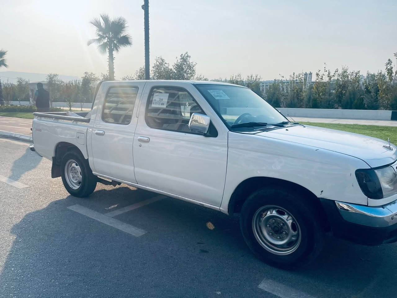 بو فروشتن/93گه لا مه جال
نيسان2001
ته بريد پاوه ر
شاشه ايپات
ره قه م سليماني ساليكي ماوه به سه رجيت
ته حويل خرامه براوه به شه رت
شوين سليماني
ره قه م خاوه ني***********
هيمن نيه ته له فون بو ساحيبي بكه 
جوابي جات ناده مه وه السليمانية, العراق
