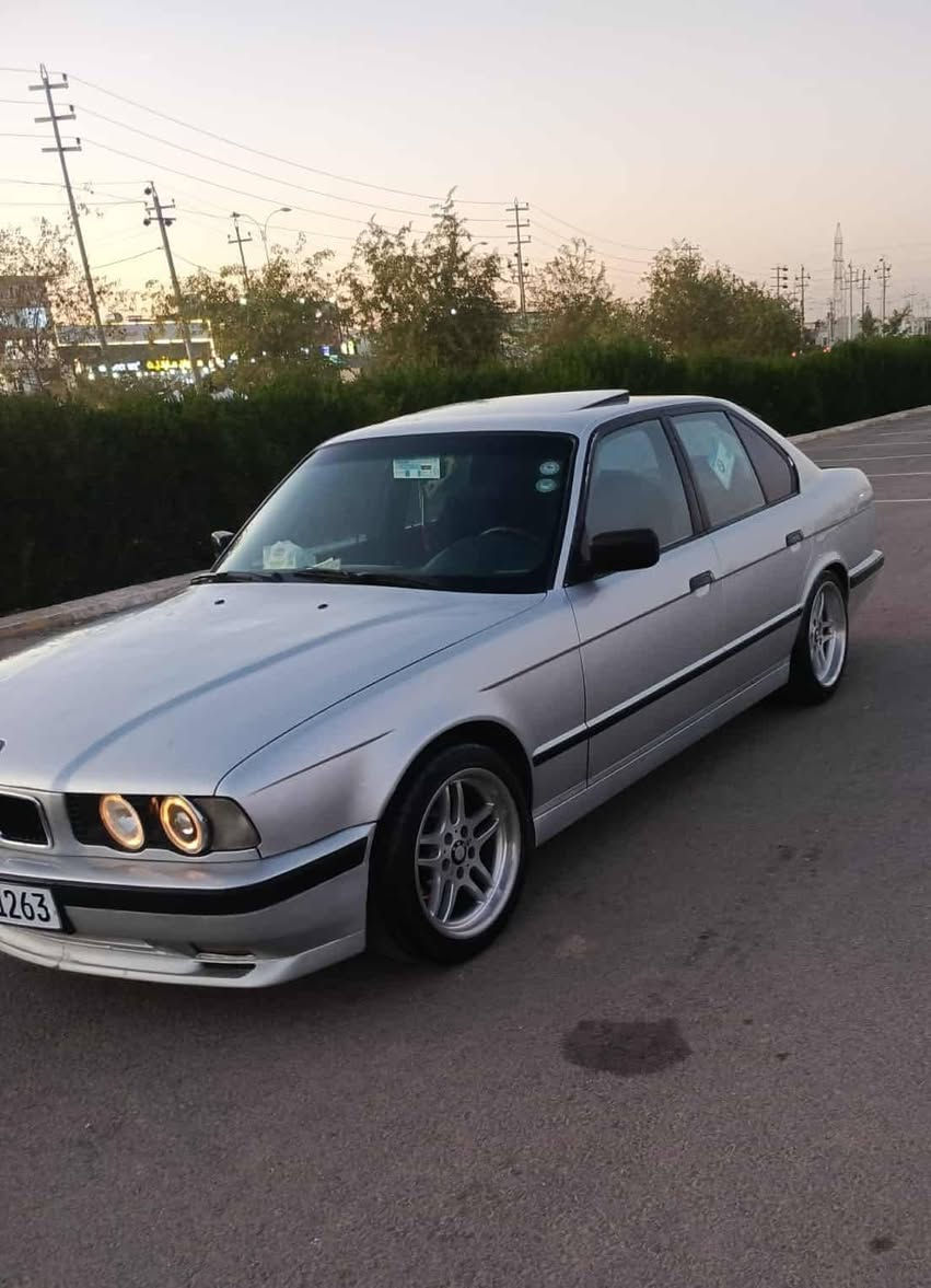 525ی بیلاد مۆدیلی 1990،فول مواسەفاتی گێڕ عادییە،مەکینە 528ی سەقەڕە،هەزەو ڕەقەمی نوێیە تا 2030،کارەبای و گێڕ و مەکینە و دار و بەردی بەشەرت،بۆیاغ عامە بۆجوانی لەسەر ساغی:نرخی 70وەرەقە و مەجال،ژمارەی خاوەنی *********** أربيل, العراق
