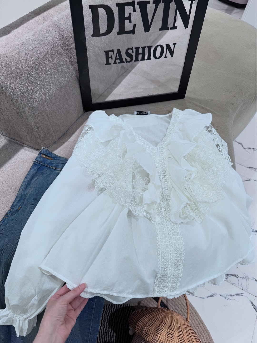 ⁨	⁨	قميص بتصميم دانتيل  كوالتي عالي 💕
 متوفر ب 4 الوان 🛍️
قياسات 36-44✨
 طول القميص 60cm✨
بنطرون كيلوت طول كامل 
قياسات 36-46
#اكسبلور_فولو #اكسبلور_explore #اكسبلورر #اكسبلور_ضيفونا #اكسبلور_العراق_السعوديه_الاردن_ايران_الكويت_طق_لايكات_كومنت_يلاا💙⁩⁩


**إذا كنت صاحب هذا الإعلان وتريد حذفه لأي سبب، رجاءا أرسل رسالة إلى الدعم الفني**