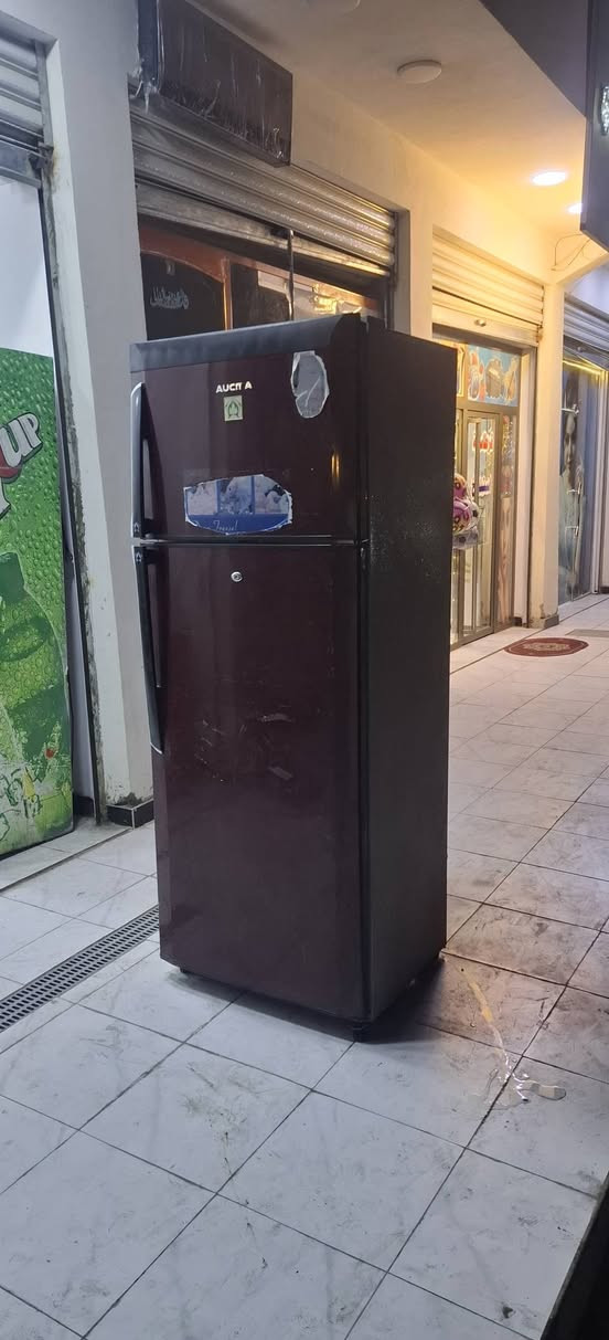 مرحبآ ثلاجة ماركة اوكما حجم 28 قدم اكبر قياس شغالة وظمان بشغلهة نظافتهة مثل ما كدامكم للبيع سعرهة 175بيهة مجال بسيط تواصل خاص او ***********
ملاحظة يوجد مراوس ب اصغر او عاطل
