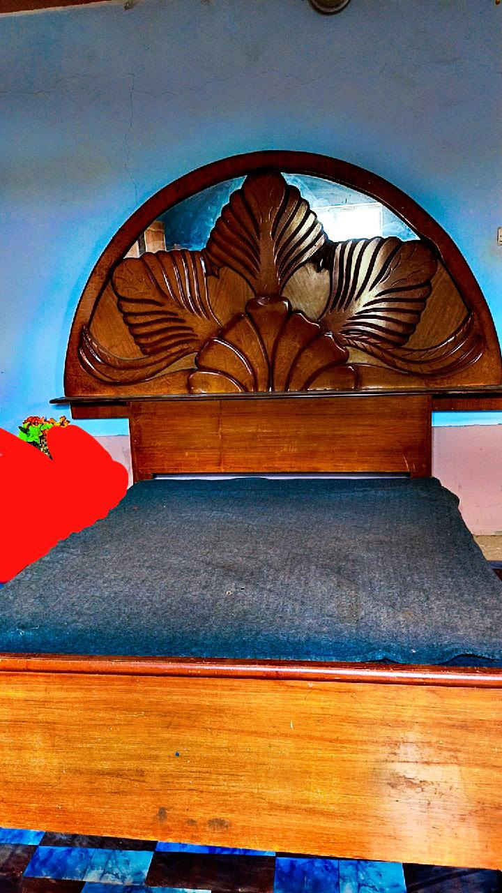 سلام عليكم غرفة نوم خشب عراقي توج صاج عراقي السعر 550 وبيها مجال ***********
