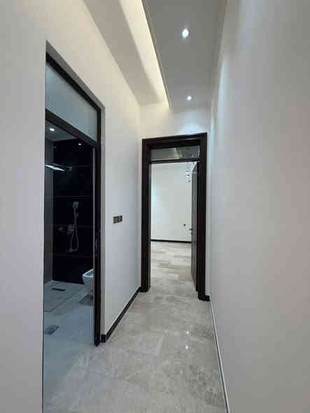 دار حديث للبيع للبيع في زيونة محلة 710

المساحة 100م شارع عريض ورصيف عريض 

طابقين 4 غرف نوم استقبال مطبخ بناء ملكي درجة أولى 2025
 زيونة محله 710 
*********** محمد الشمري
