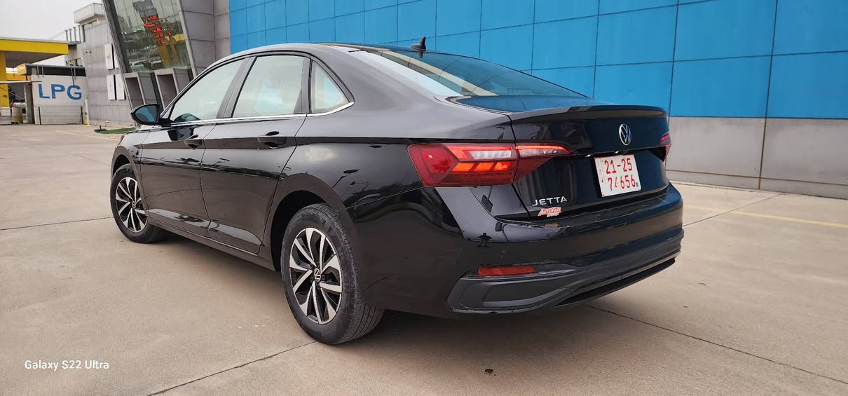 Jetta 2024  
مواصفات S  
فةخس و هةزة كراوة ✅️
١٣ هةزار رويشتوة   زور خاوينة 
چاملغ و بونيد سبوغة 
ارباك سيستم 
گير و مةكينة و كارةبايات بةشةرت  
بةناوي خومة  
سعري ١٢٧ وةرةقة و مجال 
***********  هةولير أربيل, العراق
