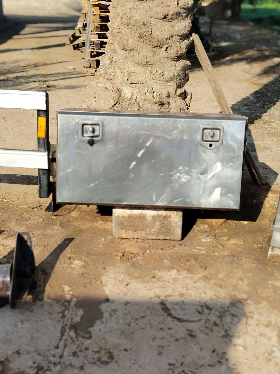 سلام عليكم البيع صناديك وسبايدرات وقاعده سبيرات ستيل المكان جبله الاتصال ***********
