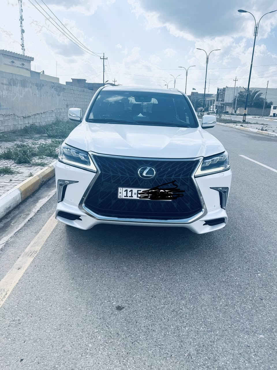 للبيع لكزز ٢٠١٩  داخل احمر ماشية ٤٥٠٠٠ شرط الفحص مكفولة كفالة عامة
السعر ٧٥٠٠٠ دولار 
للتواصل واتساب 
***********
