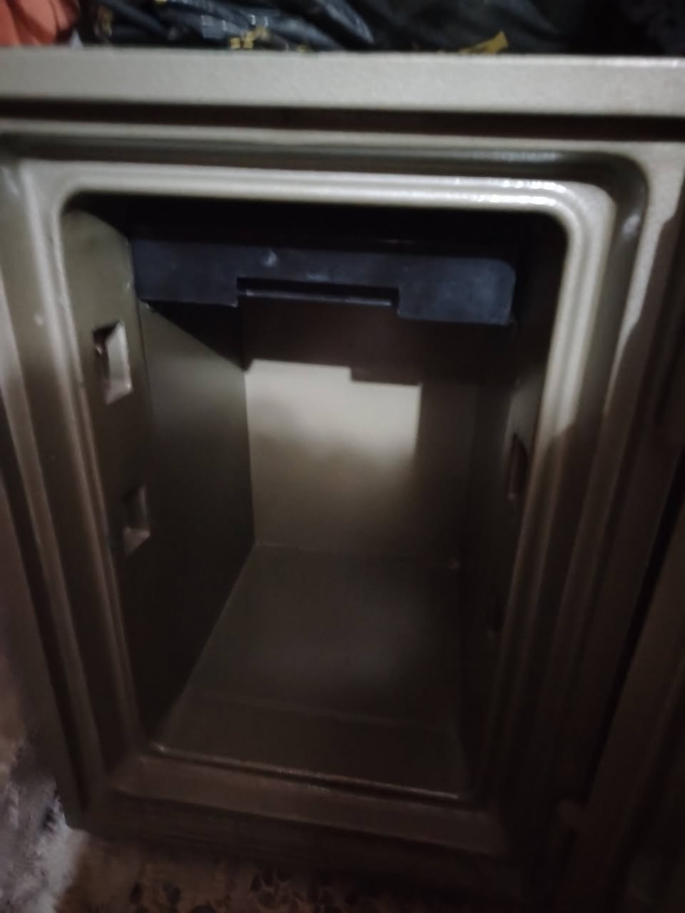 قاصه حديد للبيع البنوك *********** اللهم صلي وسلم على نبينا محمد وعلى آله وصحبه أجمعين السعر ١٧٥ وبيه مجال للشراي
