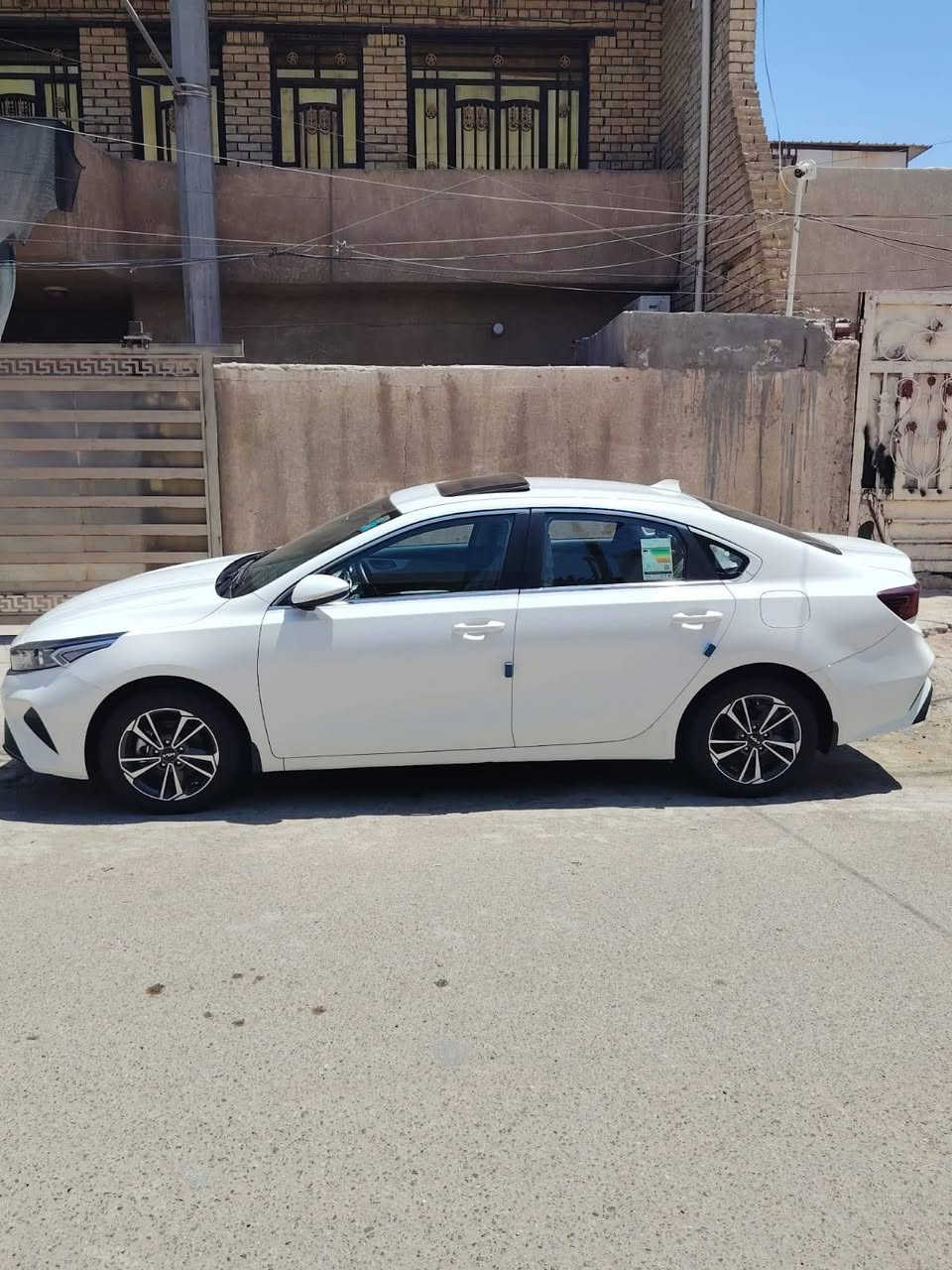 لبيع سيراتو موديل 2024 رقم بغداد حره ماشيه 24 كفالة عامه فول مواصفات ***********

