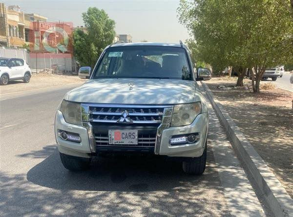 سلام عليكم عندي باجيرو ٢٠٠٨ محدثه ٢٠١٦ محرك ٣٠٠٠ فول مواصفات ما عدا الدمام  ثلاجه  تبريد اشاير بالمري بصمه عدد ٢ تحكمات شاشه  مري شفط كشن كهرباء فتحه  رقم بغداد  بيها قطعتين صبغ السعر ١٠٥ وبيه مجال
مكان السياره بغداد 

‭٠٧٧٧ ٩٥٦ ٠٨٠٦‬
