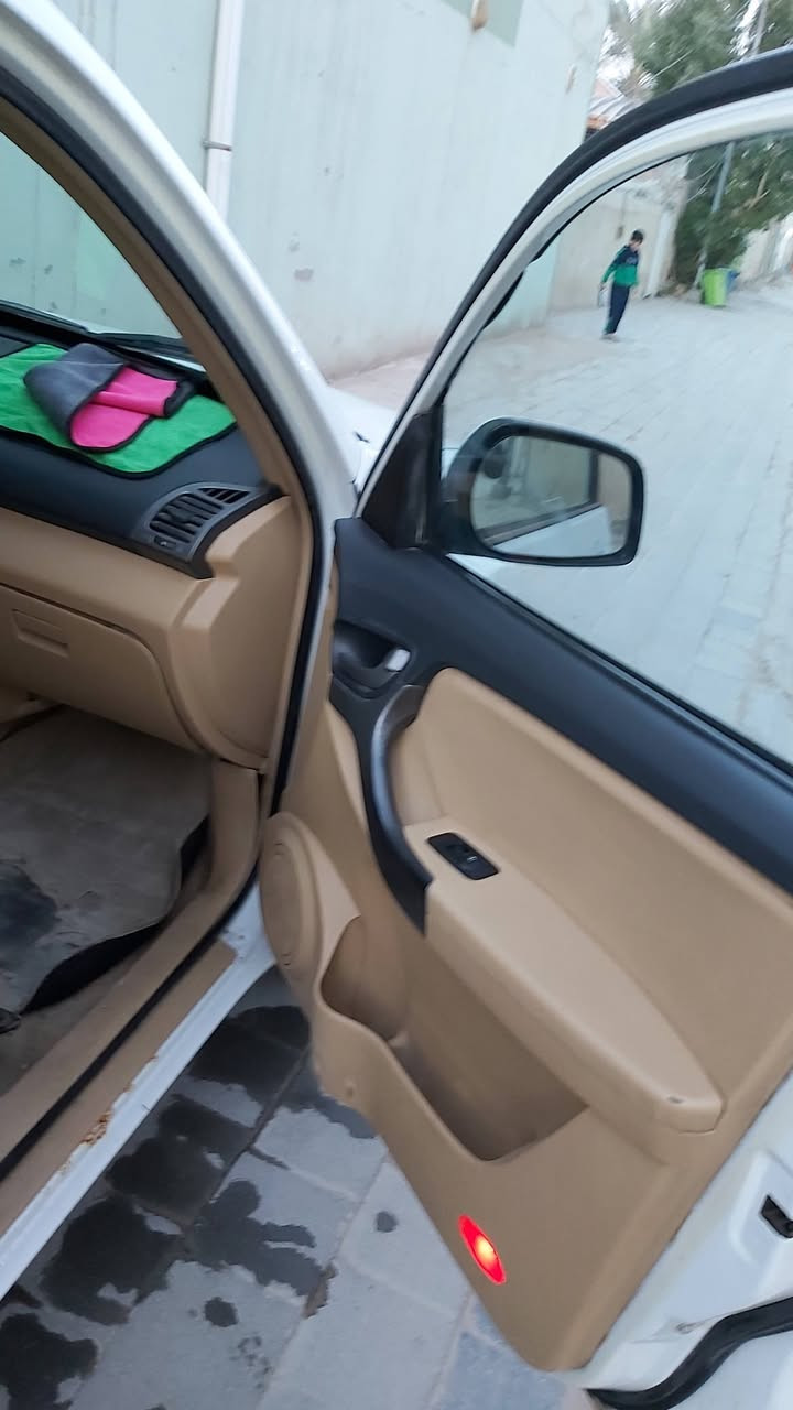 السلام عليكم تيگو للبيع موديل 2013 گير كهربائي مكفولة كفالة عامة من الصبغ والضربة بية بارد گد شبر فقط ب الجاملغ جهة السايق تبريد شغال ثلج وتدفئة المقاعد شغالة رقم قادسية السنوية ساقطة مالكها موجود شرط المداور السعر 50 وبية مجال للشراي 
العنوان : الكوفة 
رقم الهاتف : ***********
