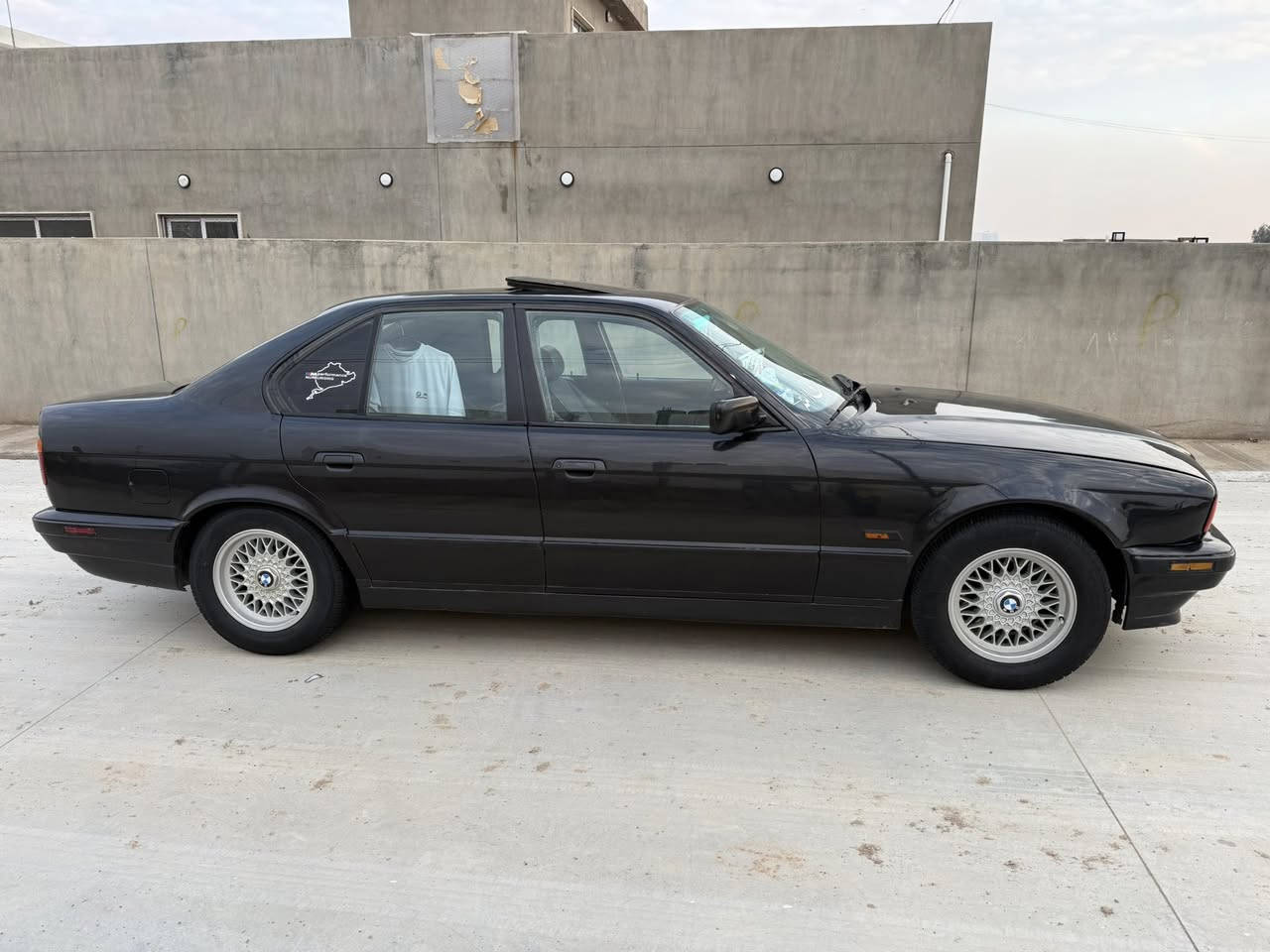 السلام
عليكم اخوان

المو شراي لايكسر ولا يعلق رجاءا

للاستفسار الاتصال علي رقم 

***********

‏ 525Ai🇩🇪 اسود 

السياره اصل 1991

صبغ عام للجماليه فقط

داخلا اسود 

الكشانه جاد بلد

اربعه جام كهرباء

تايرات ويل كله بلدي 

مازدات  وبكلايتات  بلاد سياره مابيه اي شي تجاري

محرك و كير وتبريد شرط حداديه صدر  امامي خلفي جديد

سياره نقص مابيه برغي الحمدلله وفول نعومه ونشاط

السياره احلى من الصوره موجود مع فيديو  

رقم كركوك انكليزي هزه جديد سنويه لحد 31

مكان السياره كركوك
