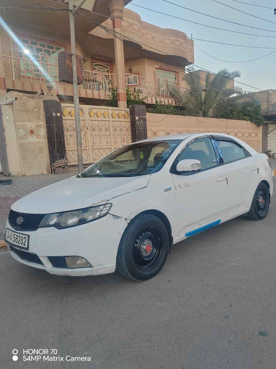 السلام عليكم 
سيارة كيا سيراتو للبيع السعر 85 وبيها مجال موديل 10 بسمي رقم شمالي مواصفات السياره اشاير بل مري شاشه كامره تحكم ستيرن منضومة غاز شادلها انسه الصرف محرك 1600دوش تبريد محرك كير خير من الله السياره بيها صبغ شكم قطعه ابيعلك صبغ عام علمود لا تبعني وتعبك شاصي ولغود مكفولات التواصل خاص او عل ارقام مكان السياره نجف مجمع الاميرات الاول ***********
