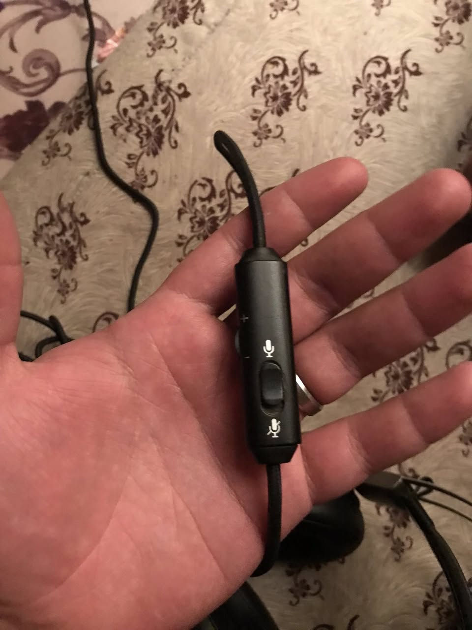 سلام عليكم ، للبيع  قيم ونطي سعر
1 - سماعة گيمينگ ترهم بيسي وترهم موبايل نضيفة حيل كامل شغالة ،
2 - سماعة بلوتوث شحنهه يدوم 3 ايام نضيفة واير شحن وياهه ،
3 -باور  لزك مال مايفون جديده مامستعملة ،


**إذا كنت صاحب هذا الإعلان وتريد حذفه لأي سبب، رجاءا أرسل رسالة إلى الدعم الفني**