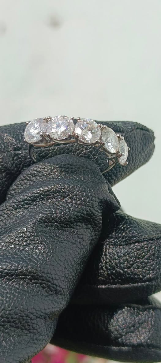 يا الله خواتم واسوار موزنايت كل قطعه وسعرها يجي ويه كل قطعه كامل ملحقاتها علبه وكارت وباركود وكارت


**إذا كنت صاحب هذا الإعلان وتريد حذفه لأي سبب، رجاءا أرسل رسالة إلى الدعم الفني**