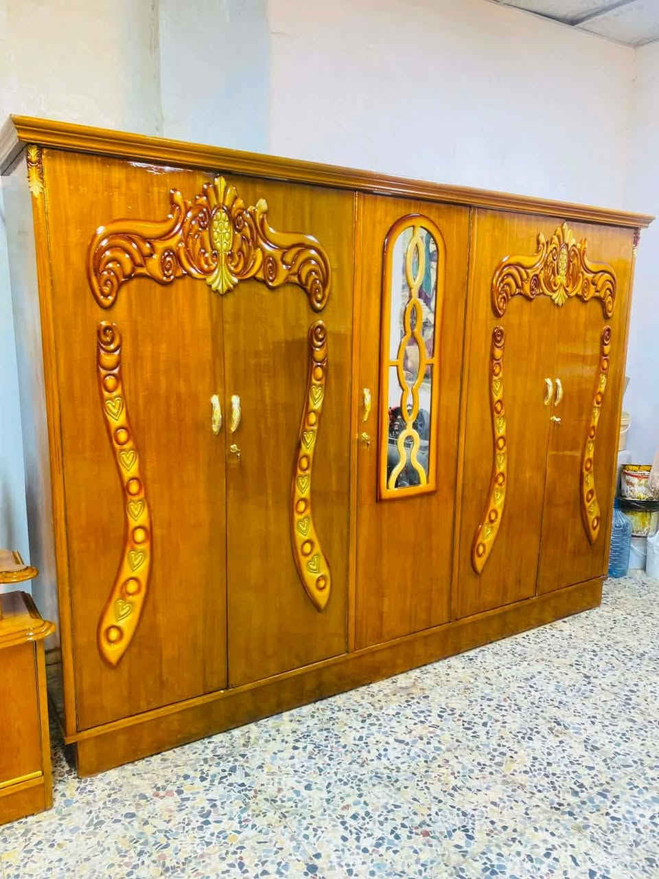 سلام عليكم غرفه كامله لل بيع عنوان مدينه الصدر سعر مع نقل داخل بغداد 480 تواصل واتساب ***********
